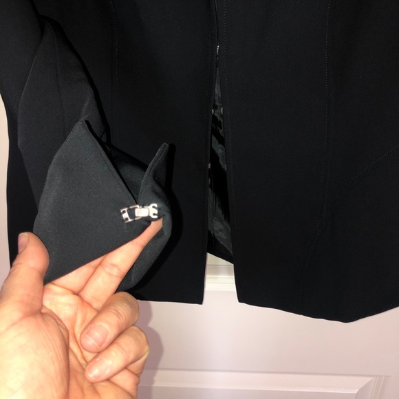 Blazer - Picture 5 of 6